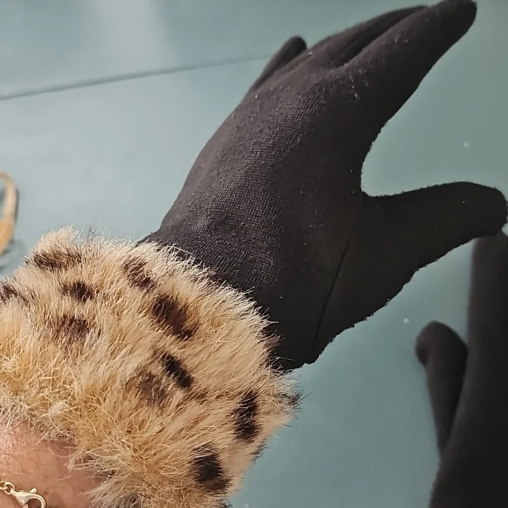 Elegant Black Gloves‎ with Faux Fur Cuffs. Meduim Size.